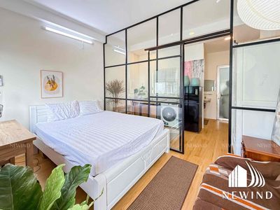 The apartment system. A balcony studio full of interiors in the center of District 4.