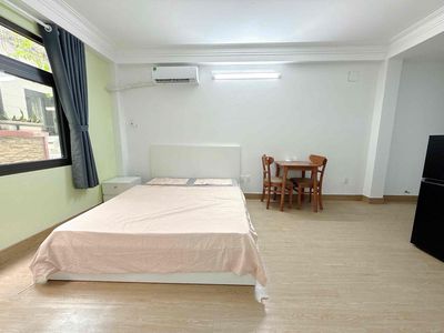 Super clear studio is located in Hoàng Văn Thụ near District 3 1.
