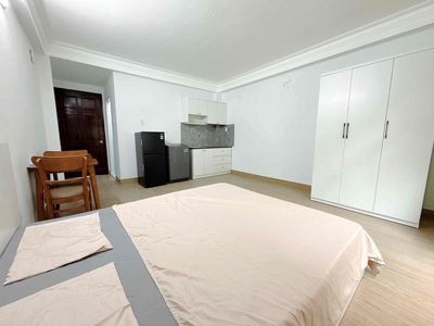Super clear studio is located in Hoàng Văn Thụ near District 3 1.