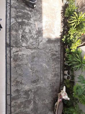 Find a woman at the Bình Thạnh suite near the Cinema