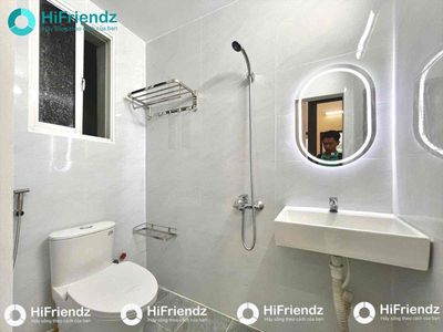 The new apartment opened the entire interior near the shower writing university.