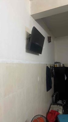 We need to rent a room. Twenty-five meters with air conditioning.