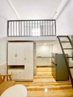 Super nice student living room, high up near the 10th district.