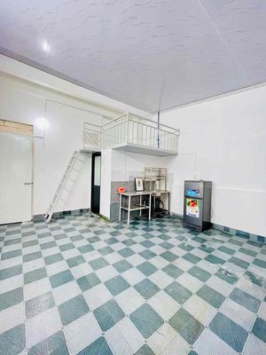 The guard room is 30 meters wide. The interior is right near the university. It's all set.