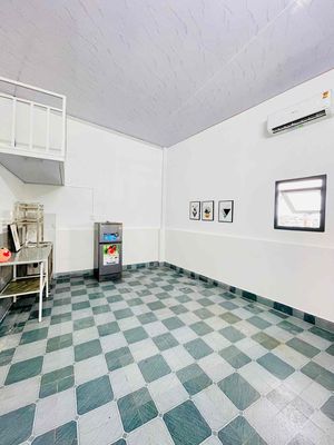The guard room is 30 meters wide. The interior is right near the university. It's all set.
