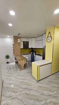 Rend the two bedrooms. Two surrise City toilets. Watch 7th District.
