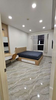 Rend the two bedrooms. Two surrise City toilets. Watch 7th District.