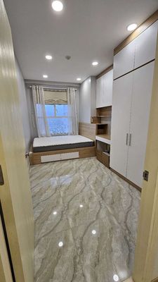 Rend the two bedrooms. Two surrise City toilets. Watch 7th District.