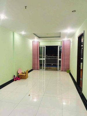 pass a bedroom (woman) - capital apartment, District 8