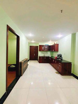 pass a bedroom (woman) - capital apartment, District 8