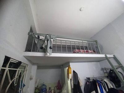 Pass's got air conditioning, balcony.