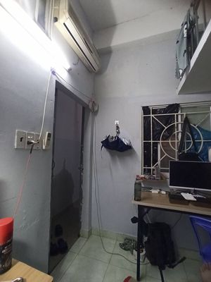 Pass's got air conditioning, balcony.