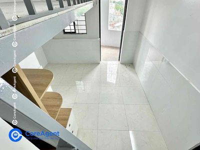 Just now, Full of the balcony is moving fast through District 6, New Funky, Newping.