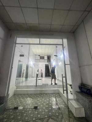 The front house is the market, Liên khu 5-6 Bình Hưng Hoà B Street,
