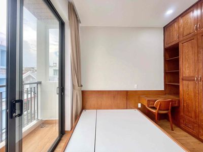 The new building room is 25 to 30 meters by the base market.