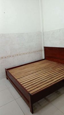 Rent a cash hotel near the school market.
