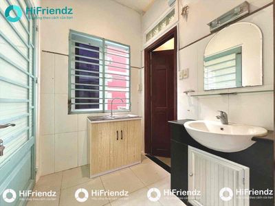 One bedroom, a new window-splitting kitchen near the shower, 11th District, University.