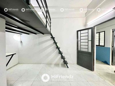 A low-priced boarding room, four-four elevators.