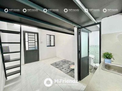 A low-priced boarding room, four-four elevators.