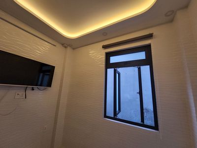 The window room 18 m2 has a grid of  cmt8 district 3 chill (no interior)