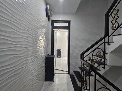 The window room 18 m2 has a grid of  cmt8 district 3 chill (no interior)
