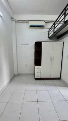 Dupinx, cool window, one last room.
