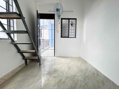 The charity-Lê Văn Quới-neighveh nears four security prices.