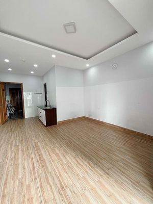 The owner rented the balcony room near Sen Queen.