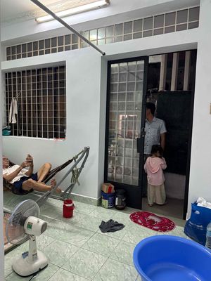 The original house. It's 100 percent real. Nơ Trang Long. B. Happy