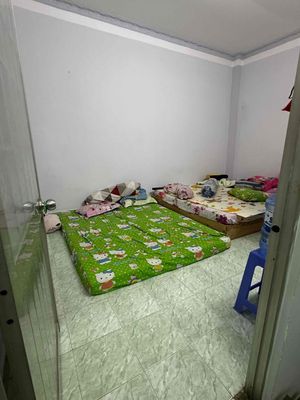 The original house. It's 100 percent real. Nơ Trang Long. B. Happy