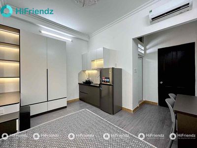 Room Full interior - walk Lang - free time - right on the nts