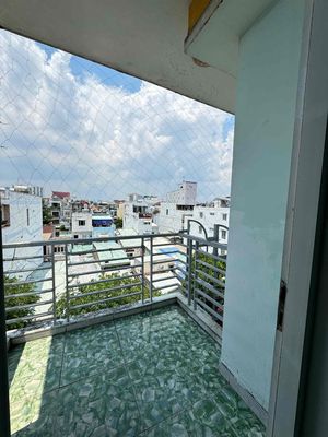 There's a Đỗ Xuân Hợp balcony near the Mk-une.