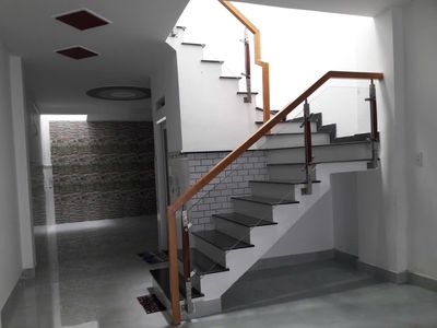 It's a rental house in front of an alley, 1 ground, 1 floor.