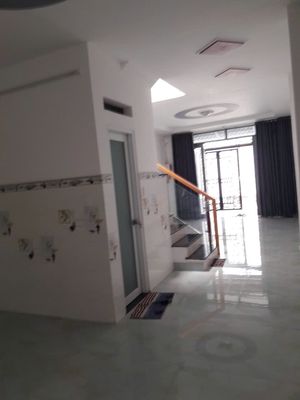 It's a rental house in front of an alley, 1 ground, 1 floor.