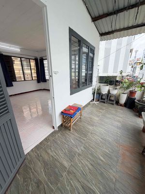 The clean new room is 50 meters. The toilet kitchen has its own balcony, large windows.
