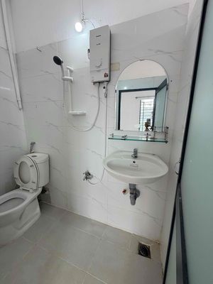 The clean new room is 50 meters. The toilet kitchen has its own balcony, large windows.