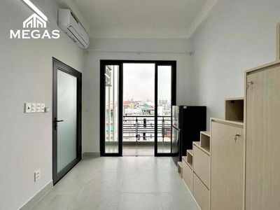 The High Prices Room on the New Year’s School