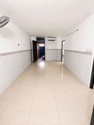 The studio has a Nguyễn Sỹ Sách air-colder near the airport.