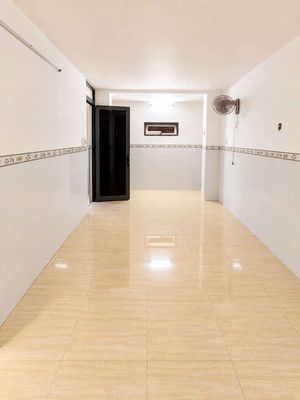 The studio has a Nguyễn Sỹ Sách air-colder near the airport.