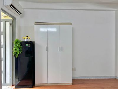 The beautiful studio is not shared with only 5 million Chinese labors
