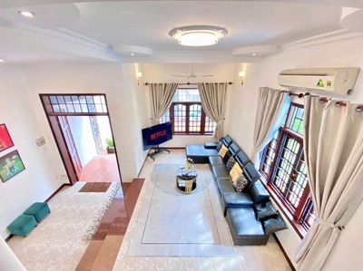 Rent the Thảo Điền villa, corner two across the road, pool, yard.