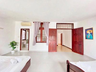 Rent the Thảo Điền villa, corner two across the road, pool, yard.