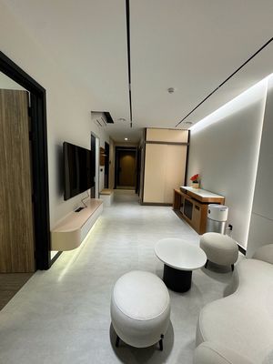 Rent six bedrooms. Two delasol toilets. Twenty-five million, enough furniture.