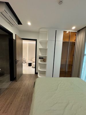 Rent six bedrooms. Two delasol toilets. Twenty-five million, enough furniture.