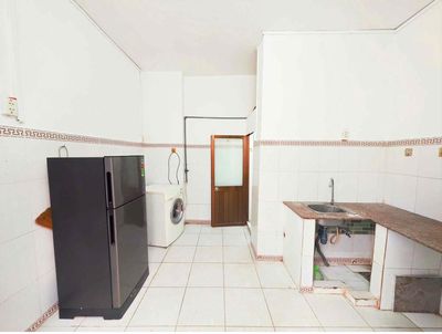 Rent the whole house full of furniture. Two bedrooms. Hoàng Văn Thụ.9 bedrooms.