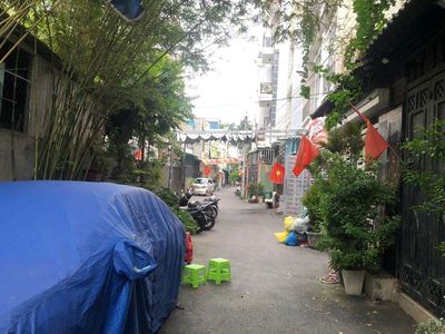 The ground floor is two floors up the roof of Hiệp Bình.