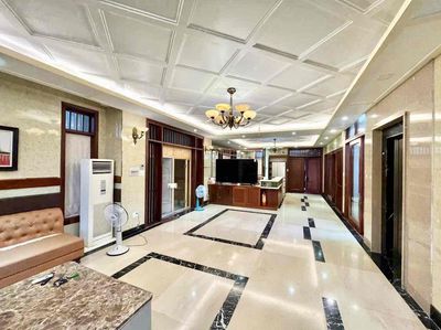 Rent a nice interior house right here in the back of the 7-12 x20 M 4th floor.