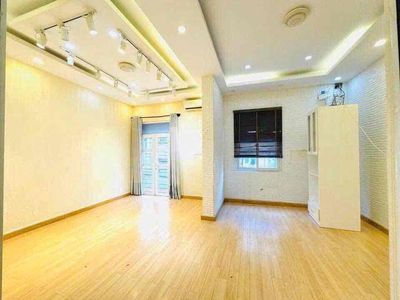 Rent three bedrooms - three toilets in the alley car - near the king's flower