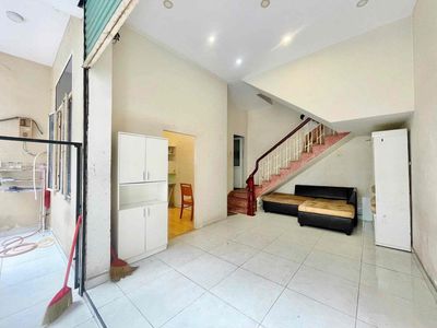 Rent three bedrooms - three toilets in the alley car - near the king's flower