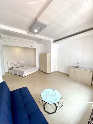 New room, balcony, Phạm Văn Đồng front, 2 minutes to Cv